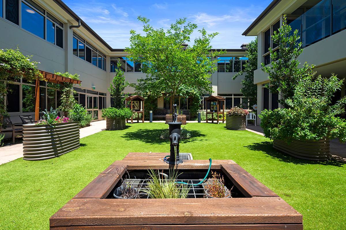 Austral JohnEdmondsonHouse courtyard009